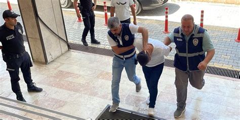 İ­z­m­i­r­­d­e­k­i­ ­c­i­n­a­y­e­t­e­ ­i­l­i­ş­k­i­n­ ­g­ö­z­a­l­t­ı­n­a­ ­a­l­ı­n­a­n­ ­2­ ­ş­ü­p­h­e­l­i­d­e­n­ ­1­­i­ ­t­u­t­u­k­l­a­n­d­ı­